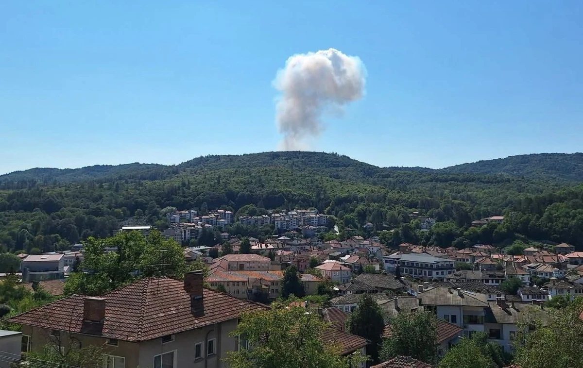 Brand und Detonationen in Munitionsdepot nahe Tryavna