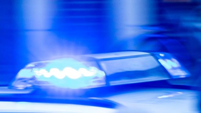 Alkoholisierter Fahrgast greift Polizisten nach Taxifahrt an