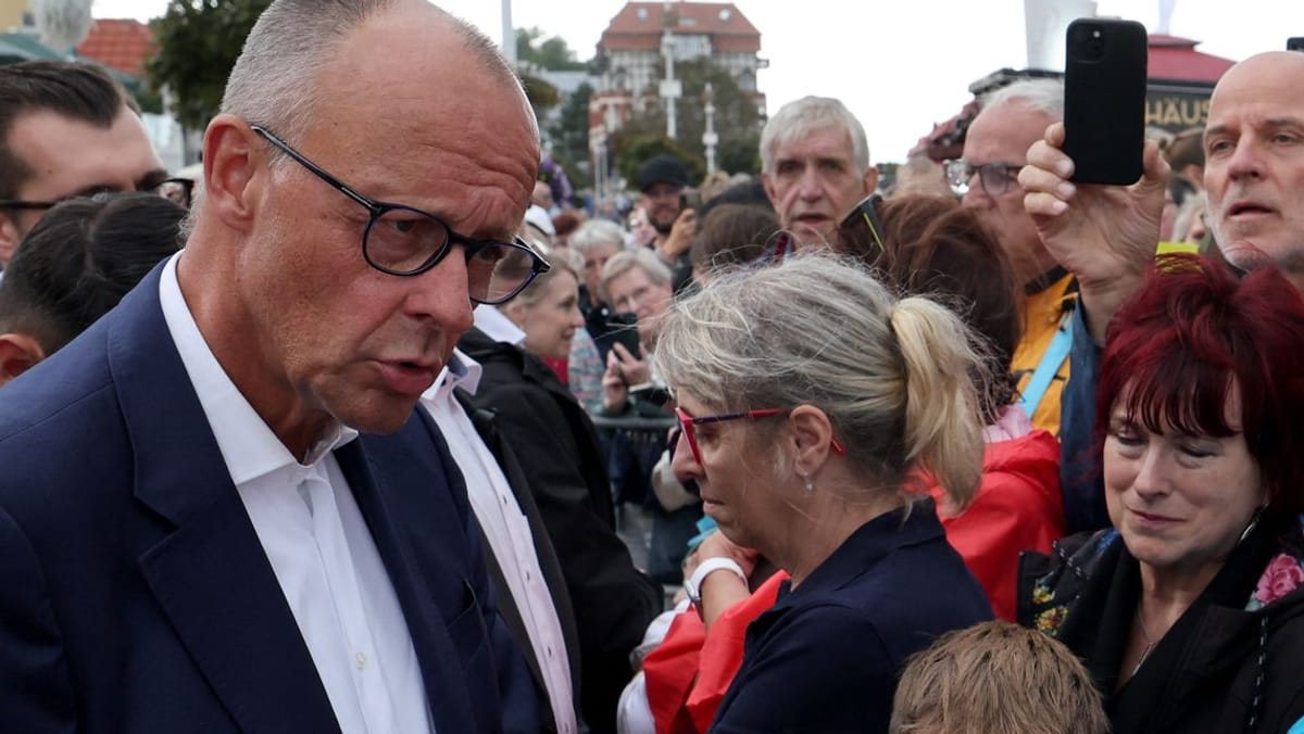 Merz bei erstem Ost-Wahlkampfauftritt ausgepfiffen und beschimpft