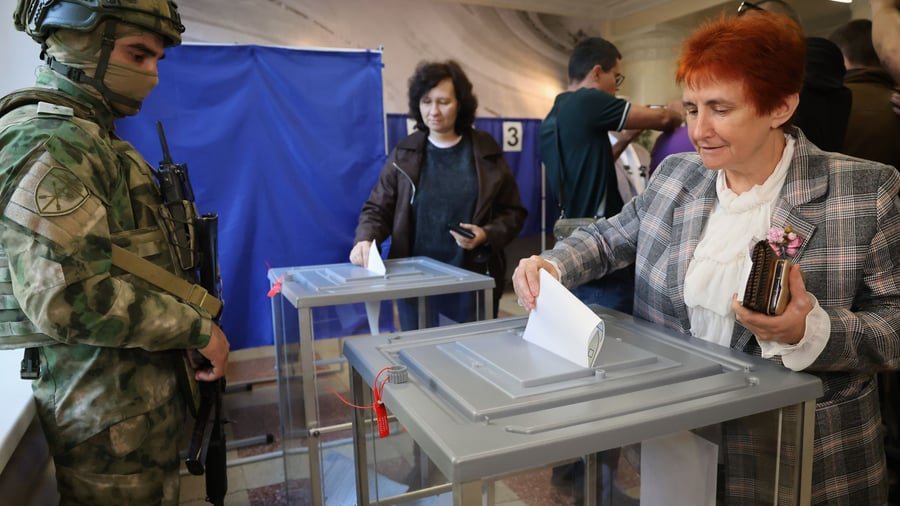 Parlamentswahl in Russland endet: Putins Partei vor erwartetem Sieg