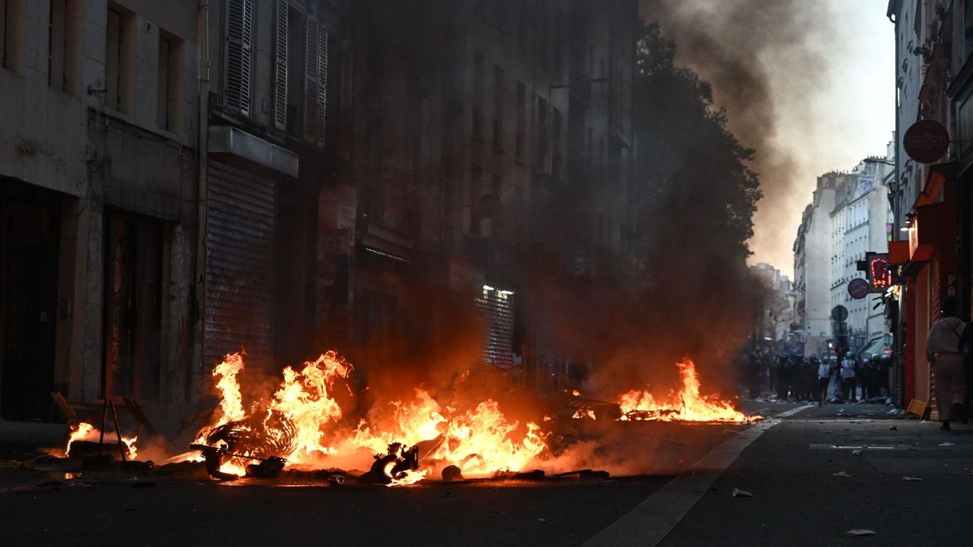 Erneut Krawalle in Paris: Polizei setzt Tränengas ein