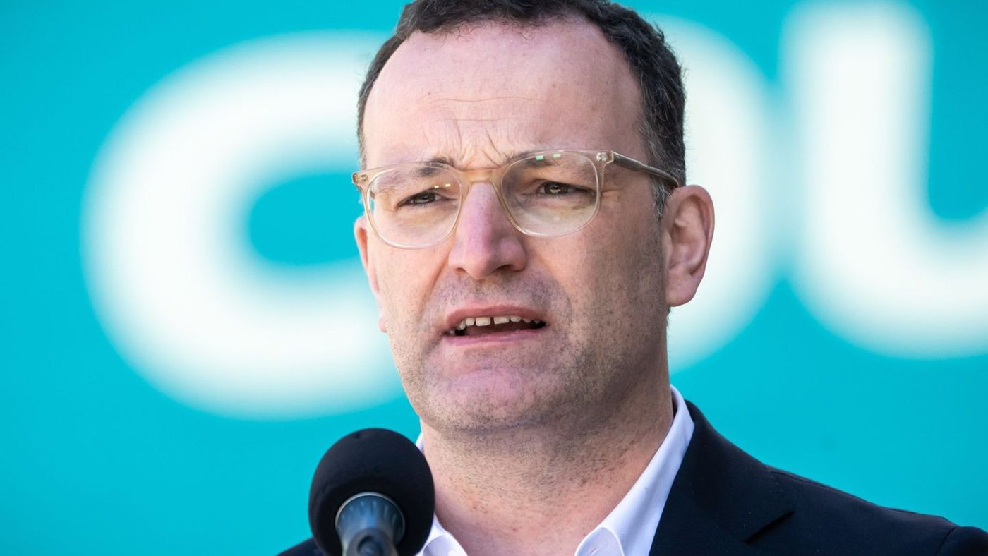Jens Spahn rechtfertigt Vaterschaft durch Leihmutter in den USA