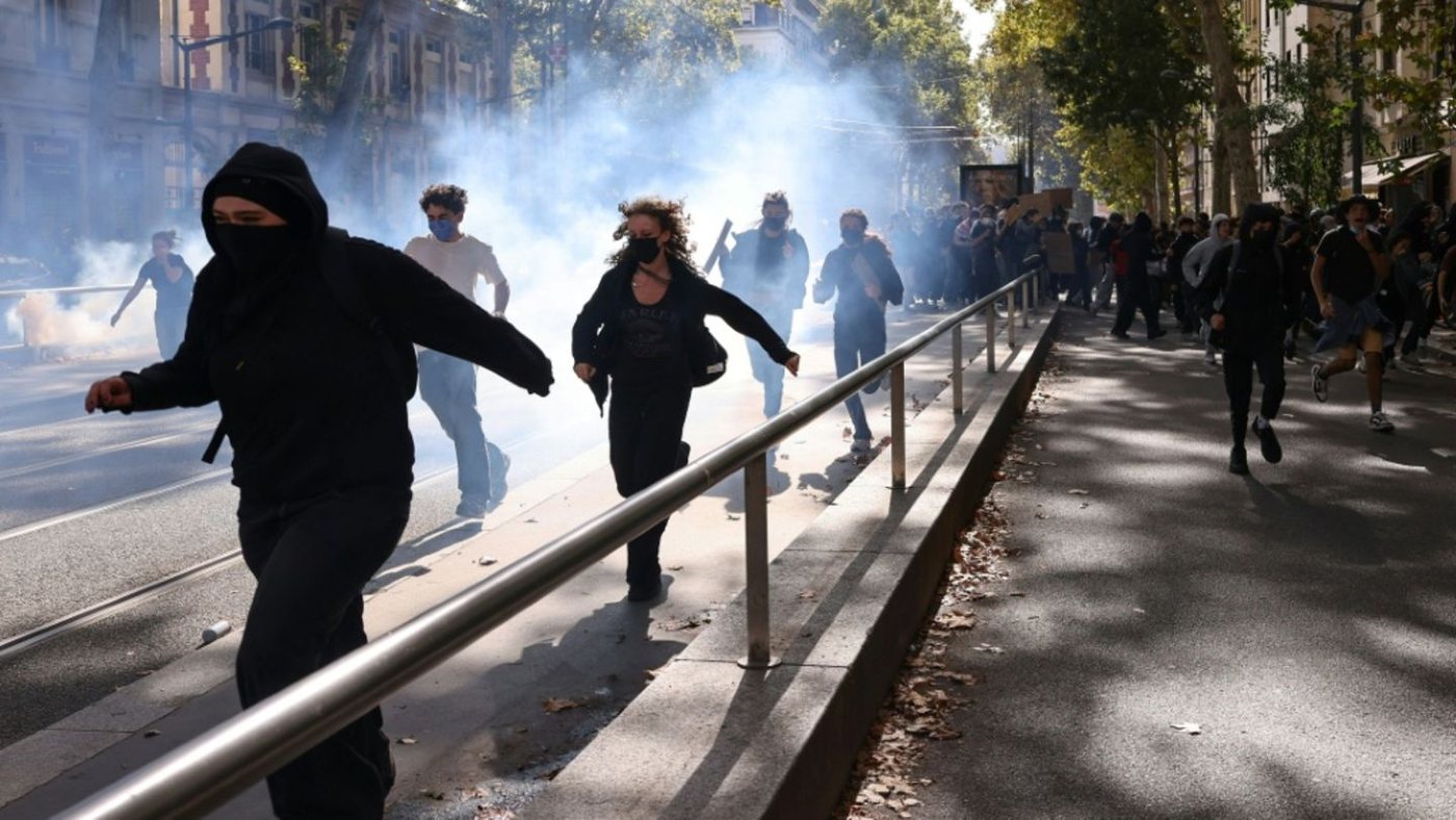 Frankreich: 735 Schulen von Schülerprotesten betroffen – Regierung nimmt Eltern in die Pflicht