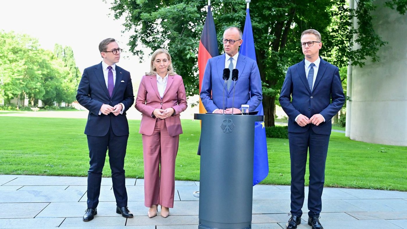 Merz kündigt umfassende Kabinettsumbildung nach Spahn-Rücktritt an