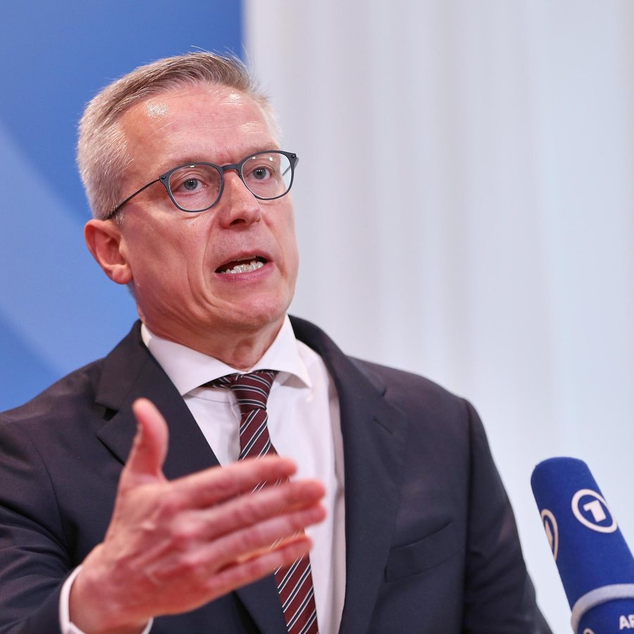 Wildberger fordert Steuer auf KI-Umsätze in Deutschland