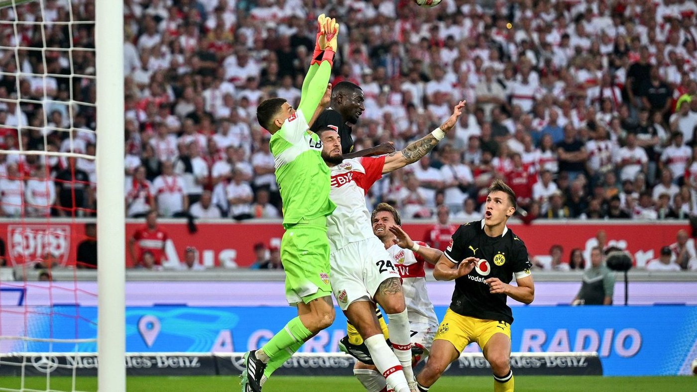 BVB siegt in Stuttgart und geht als Tabellenführer in die Länderspielpause