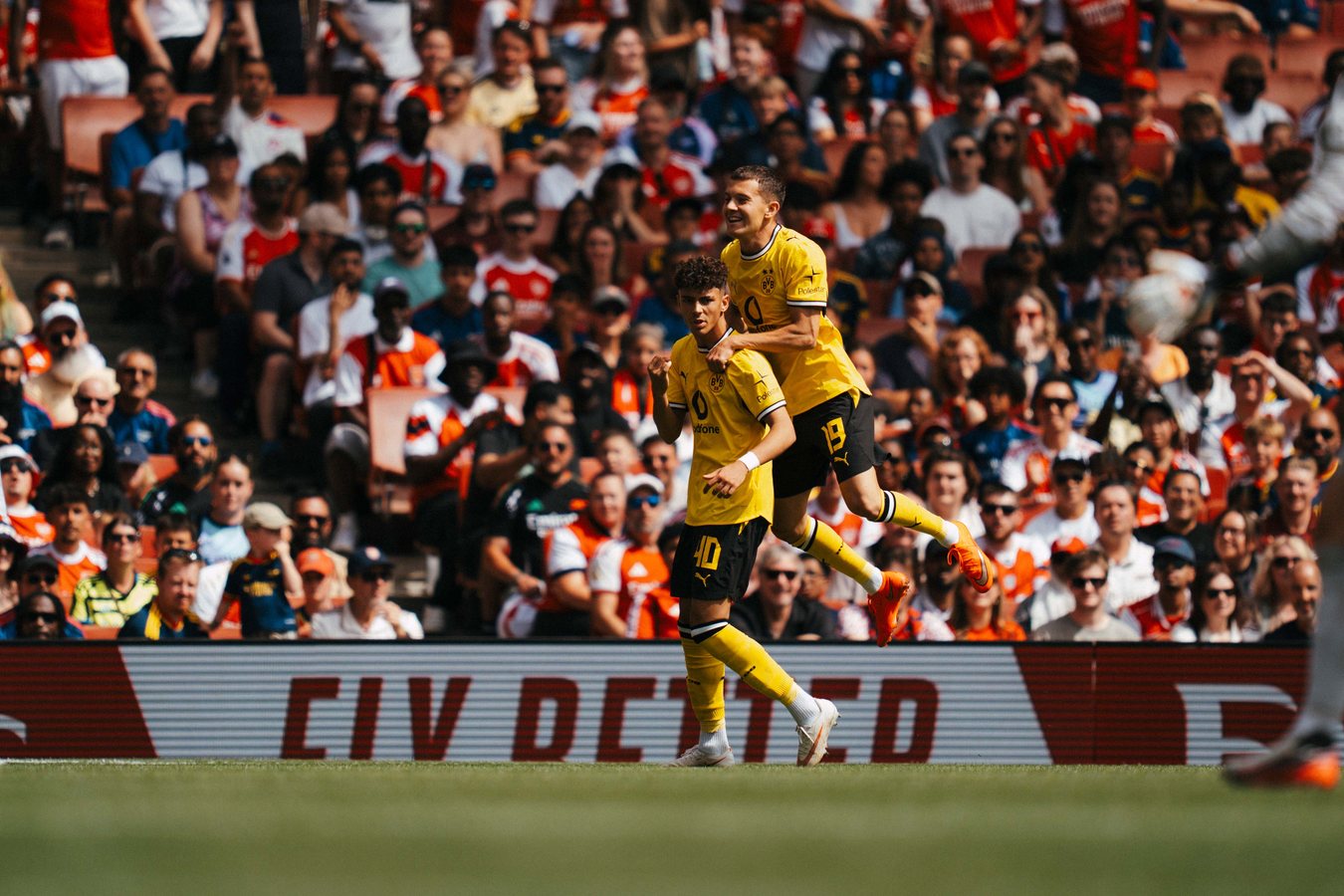 BVB schlägt Arsenal 3:2 – Teenager entscheiden den Emirates Cup