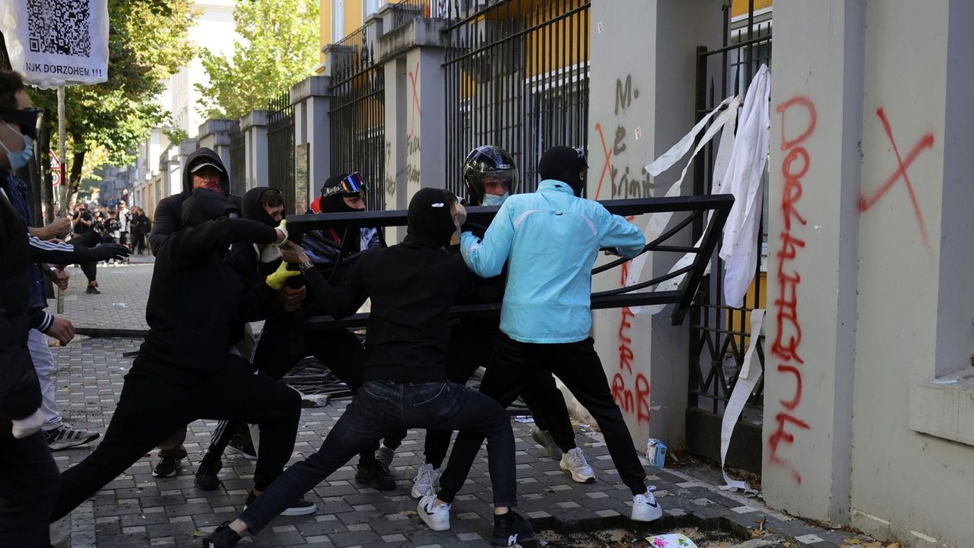 Gewaltsame Proteste in Albanien weiten sich auf weitere Städte aus