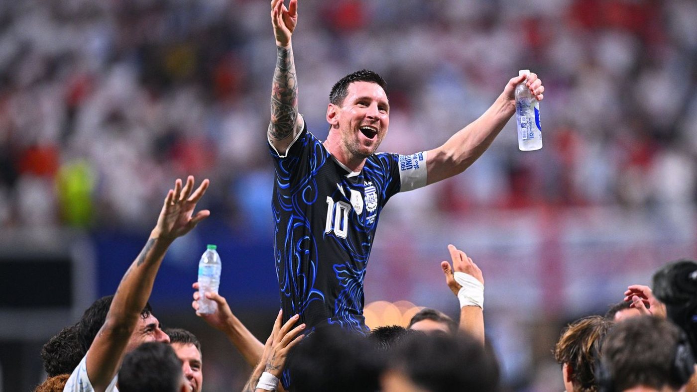 Argentinien schockt England in der Nachspielzeit und steht im WM-Finale