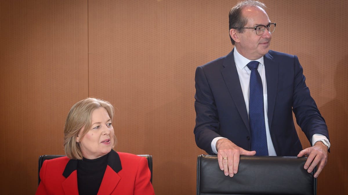 Bundesregierung beschließt Zehn-Punkte-Plan gegen Sozialmissbrauch