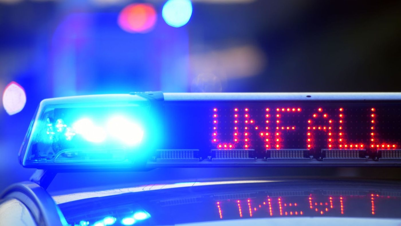 Lastwagen stürzt in Oberfranken einen Hang hinunter – Beifahrer stirbt