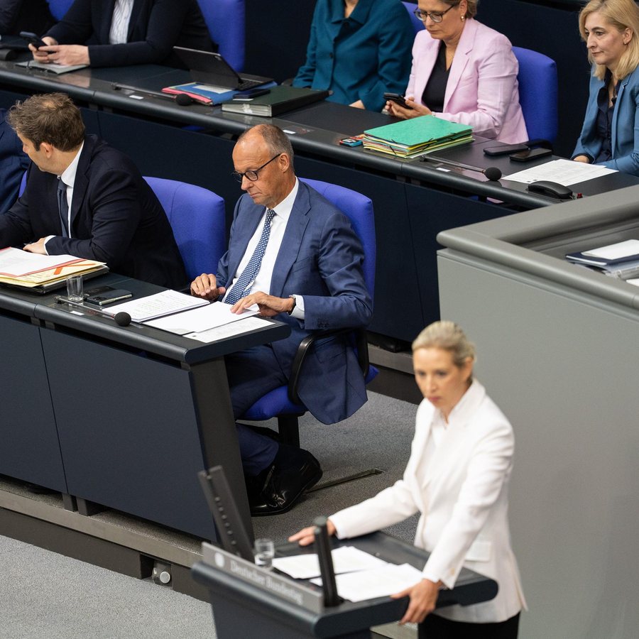 Merz nennt AfD „destruktive Kraft“ – Weidel sieht Koalition am Ende