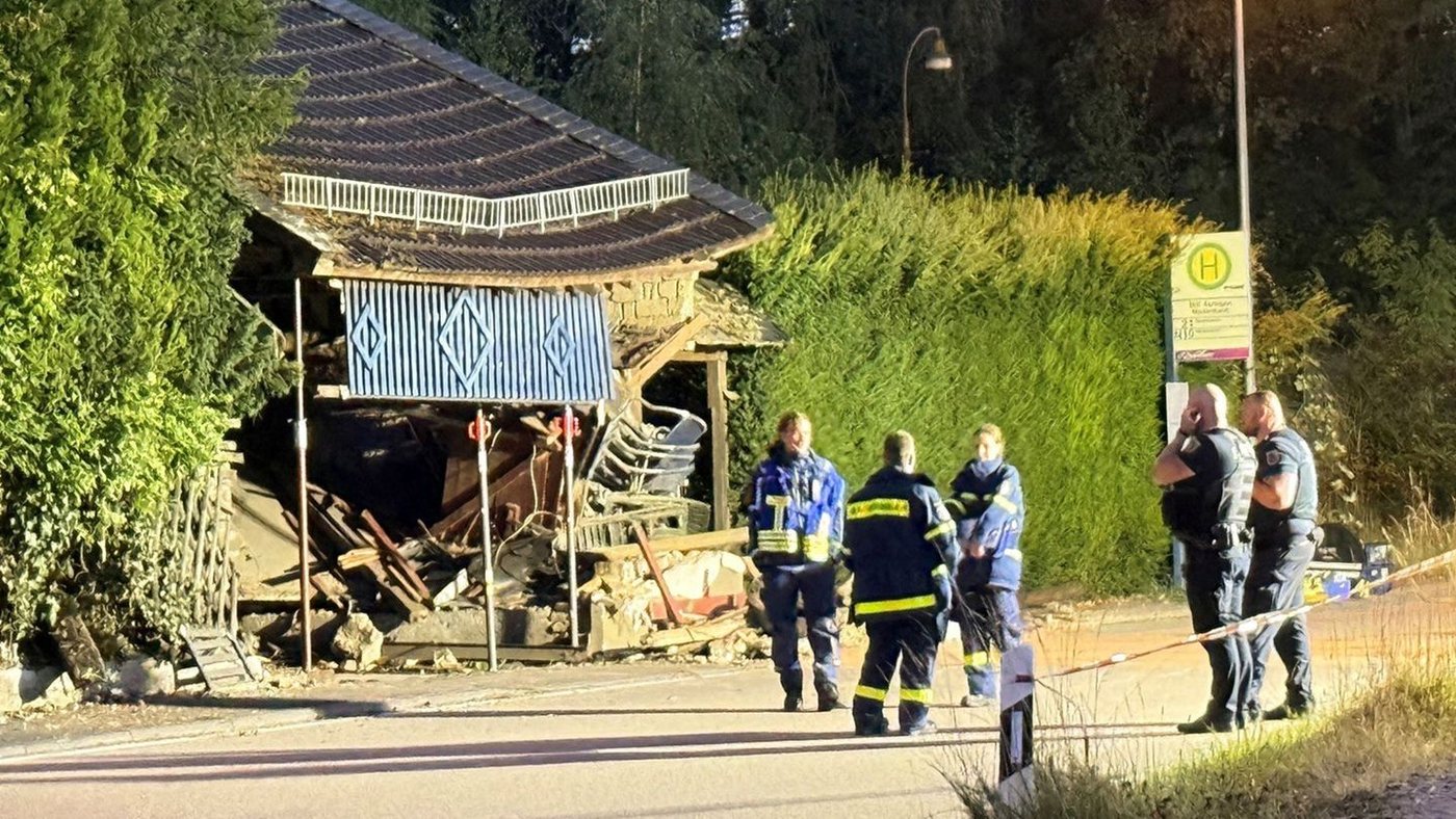 21-Jähriger fährt in Garagengebäude bei Wiesbaden und wird schwer verletzt