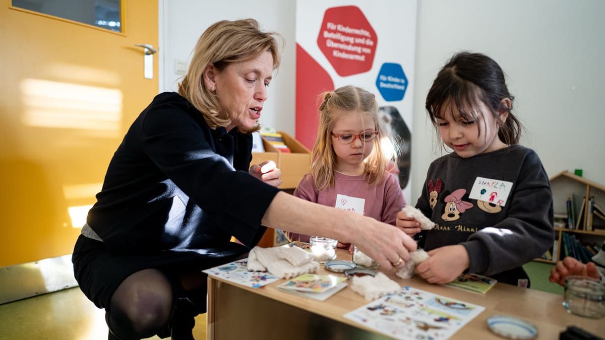Familienministerin Prien plant Kürzung des Elterngeldes auf zwölf Monate