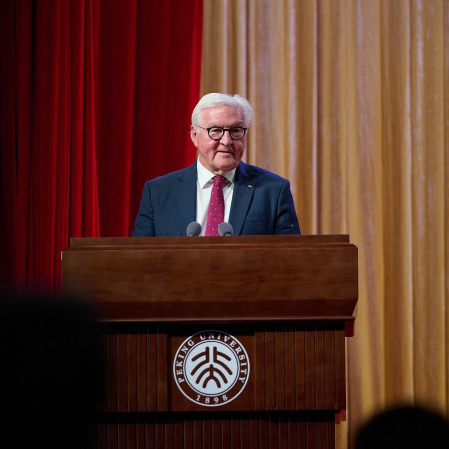 Steinmeier wird in Peking von Xi Jinping mit militärischen Ehren empfangen