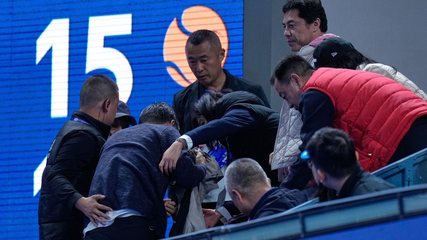 Medwedew disqualifiziert: Djokovic steht im Finale von Peking