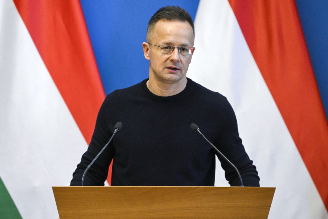 Ungarns Außenministerium füllte Szijjártó-Pressekonferenzen mit Mitarbeitern