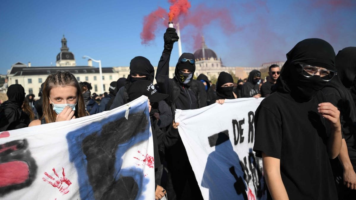 Schülerproteste in Frankreich weiten sich aus — Macron beruft Krisensitzung ein