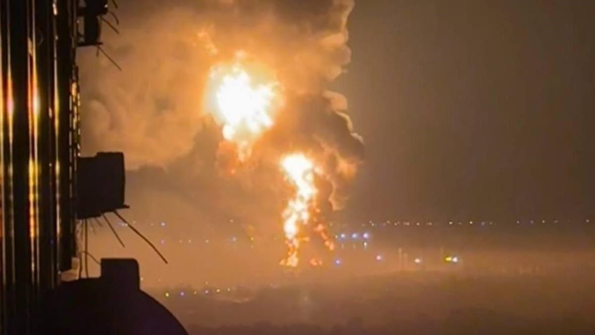 Explosion zerstört Öllager in Nowoschachtinsk nach ukrainischem Angriff