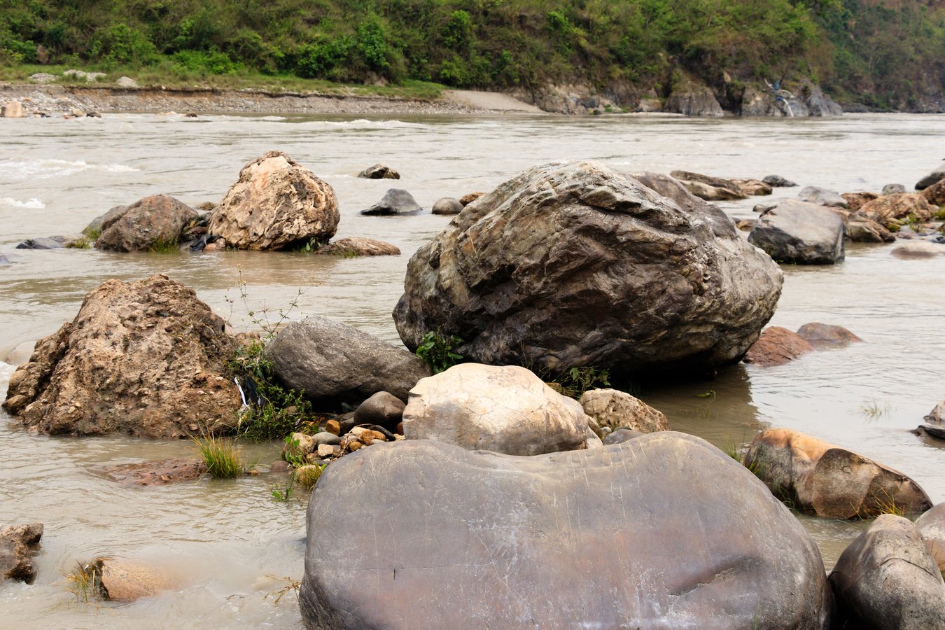 Nepal trauert, während Retter in verschütteten Wasserkrafttunneln suchen