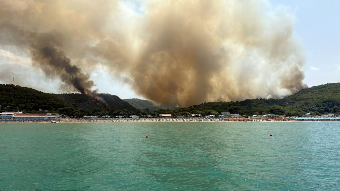 Waldbrände in Südeuropa: Hunderte an Italiens Adriaküste mit Schiffen evakuiert