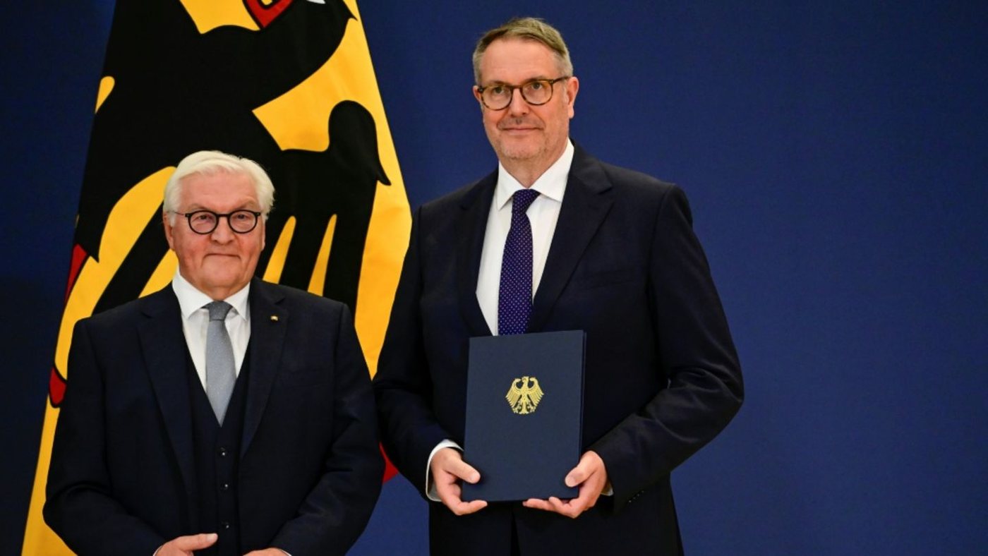 Steinmeier ernennt Schweitzer zum Arbeitsminister und mahnt die Koalition